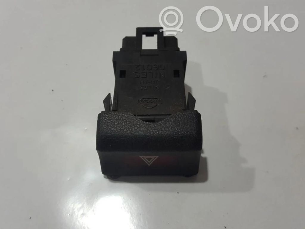 Nissan Micra Interruttore luci di emergenza