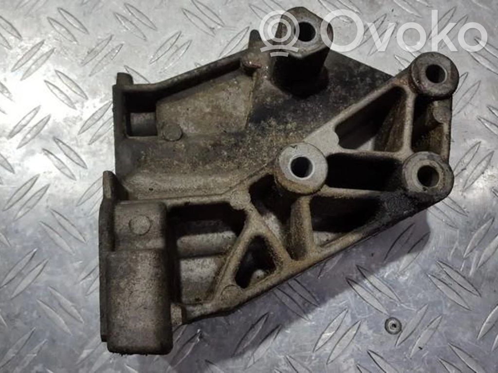 Engine mounting bracket   7700817177,7700817177