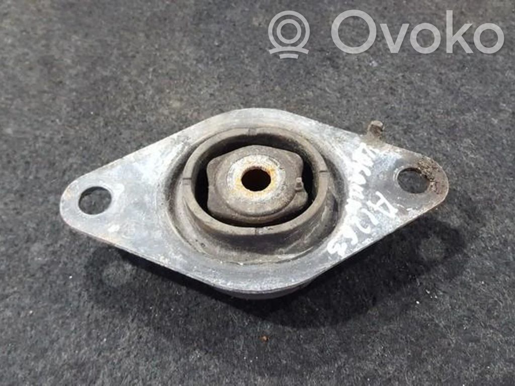 Engine mount bracket