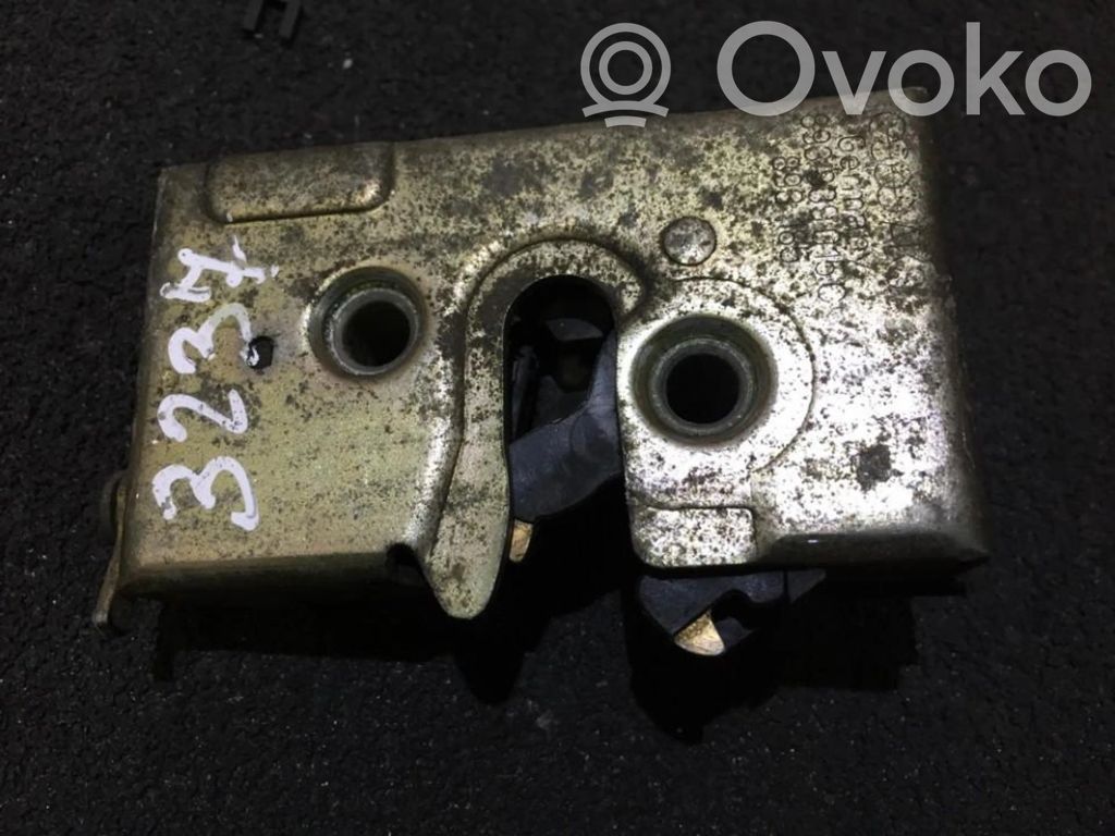 Audi 80 90 B3 Serratura portiera posteriore 
