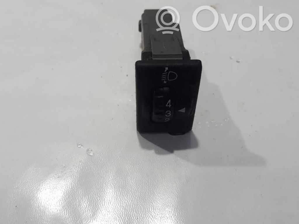 Przycisk / Pokrętło regulacji świateł   8G06,8G06