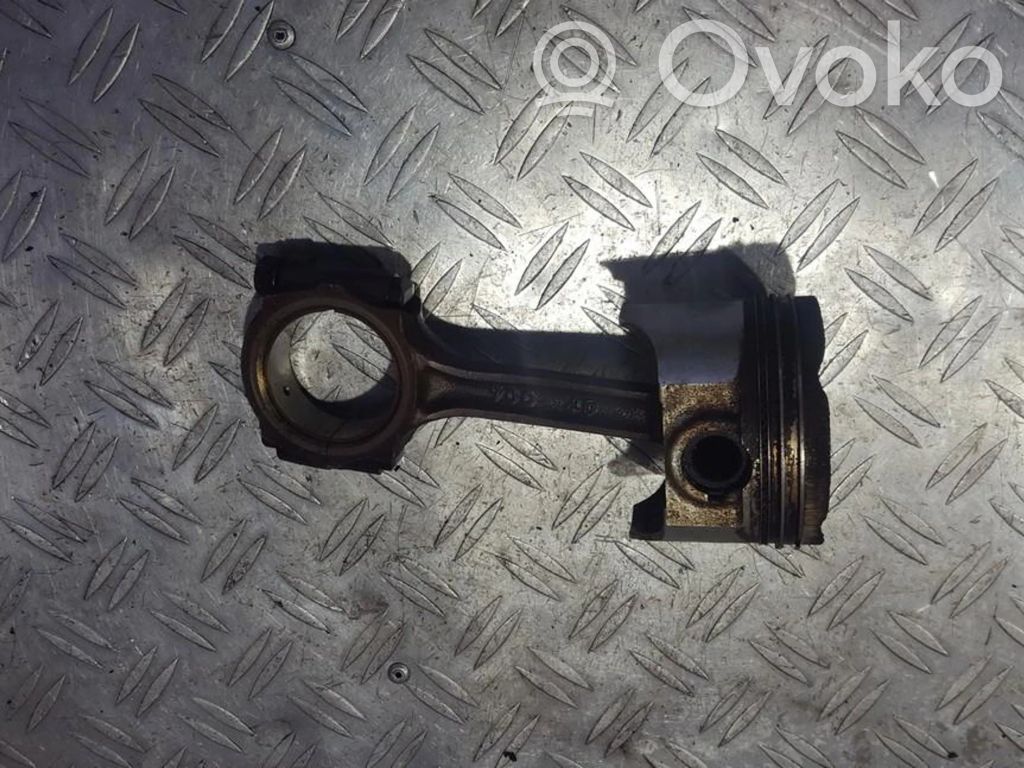 Piston avec bielle