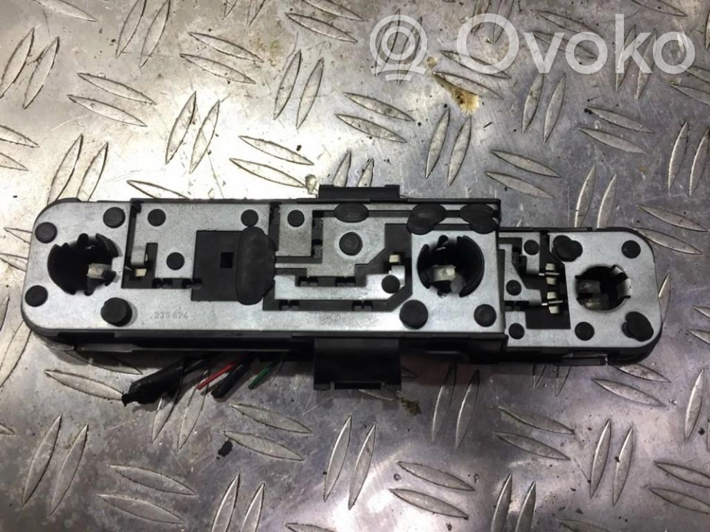 Nissan Almera N16 Portalampada fanale posteriore 