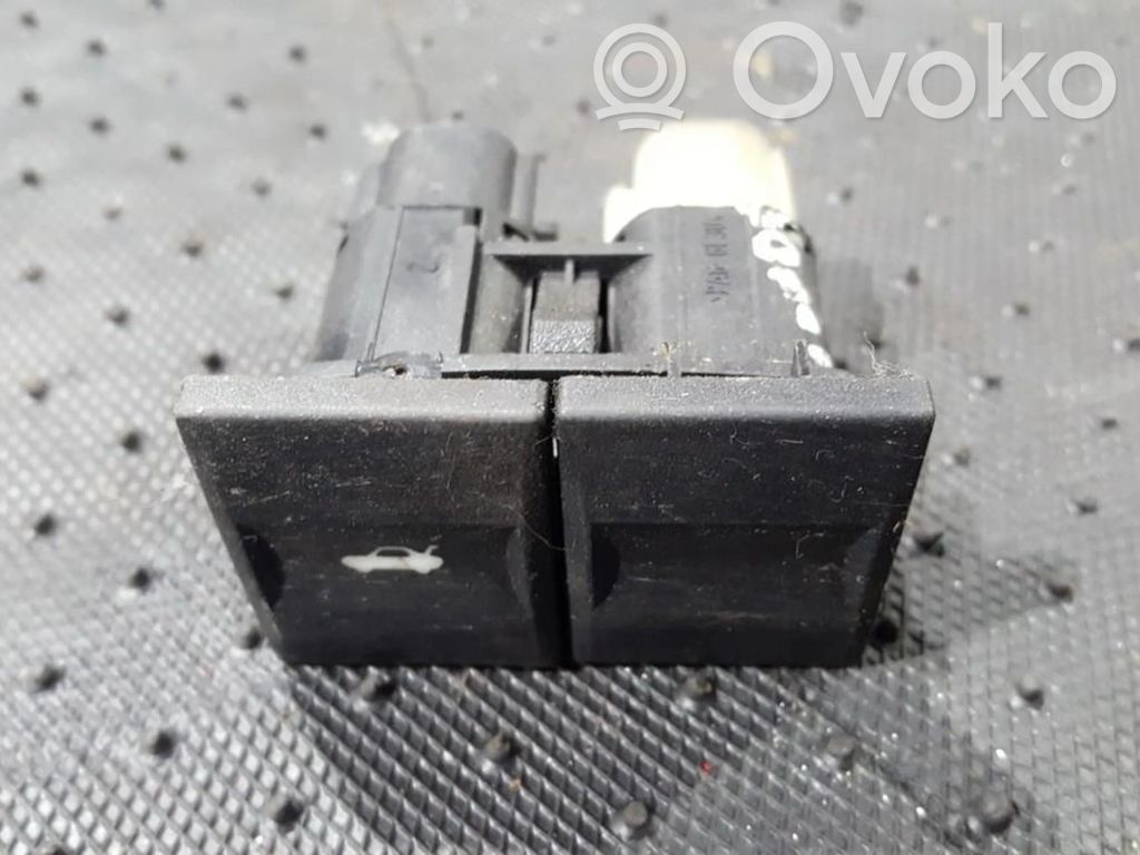 Ford Mondeo Mk III Tailgate opening switch 