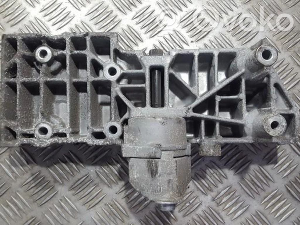 Volvo S40, V40 Engine mounting bracket 