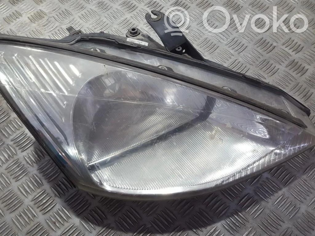 Ford Focus Headlight/headlamp 