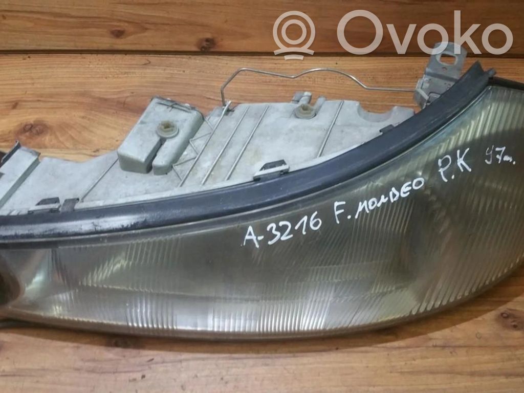 Ford Mondeo MK II Lampa przednia 
