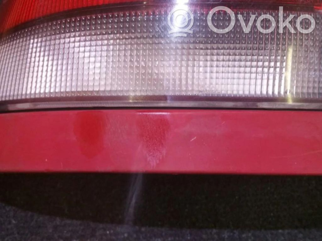 Mazda 626 Moulure de garniture de feu arrière / postérieur