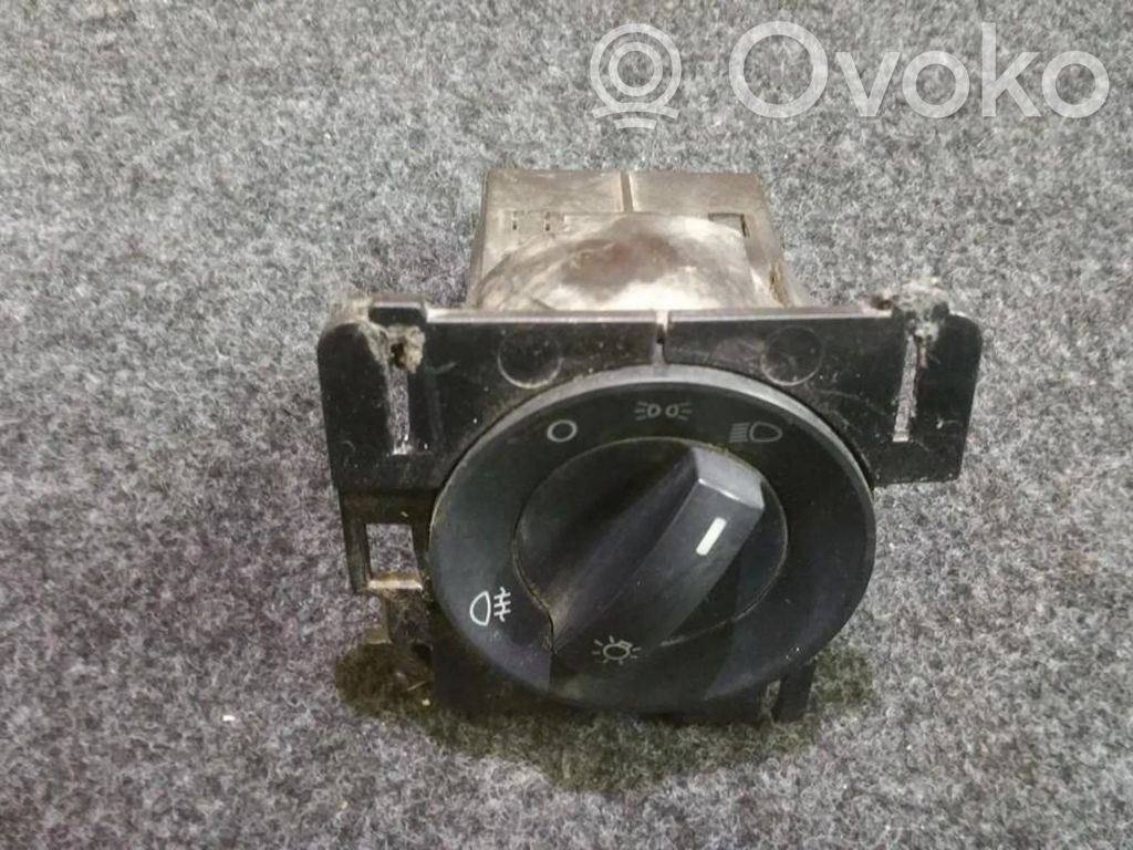 Volkswagen Polo IV 9N3 Interruttore luci 