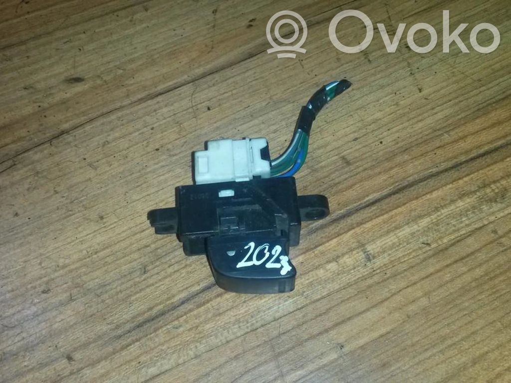 Nissan Almera Tino Przyciski szyb 