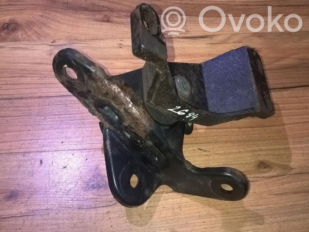 Ford Mondeo MK II Engine mount bracket 