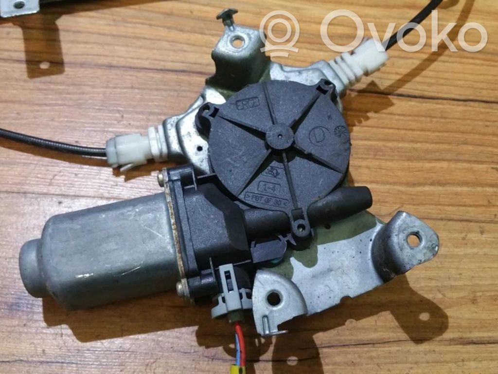 Nissan Almera Tino Motorino alzacristalli della portiera anteriore 