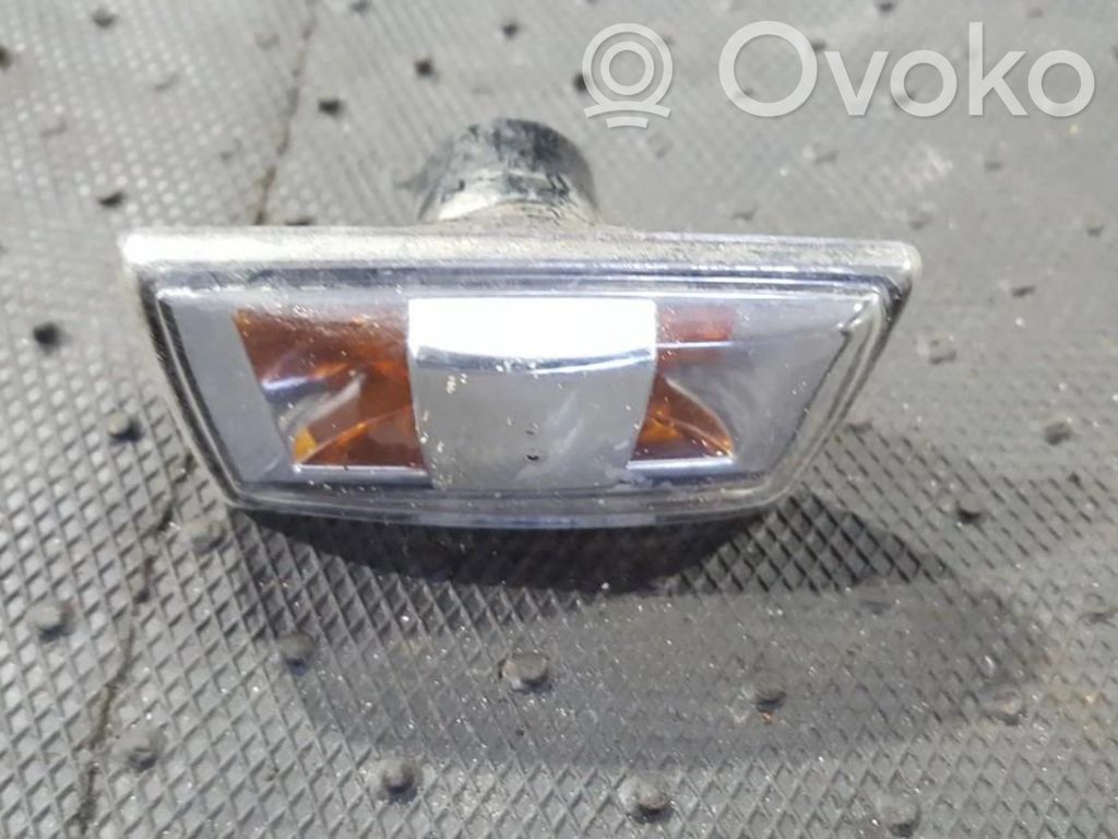 Opel Astra H Semnalizator bară față 