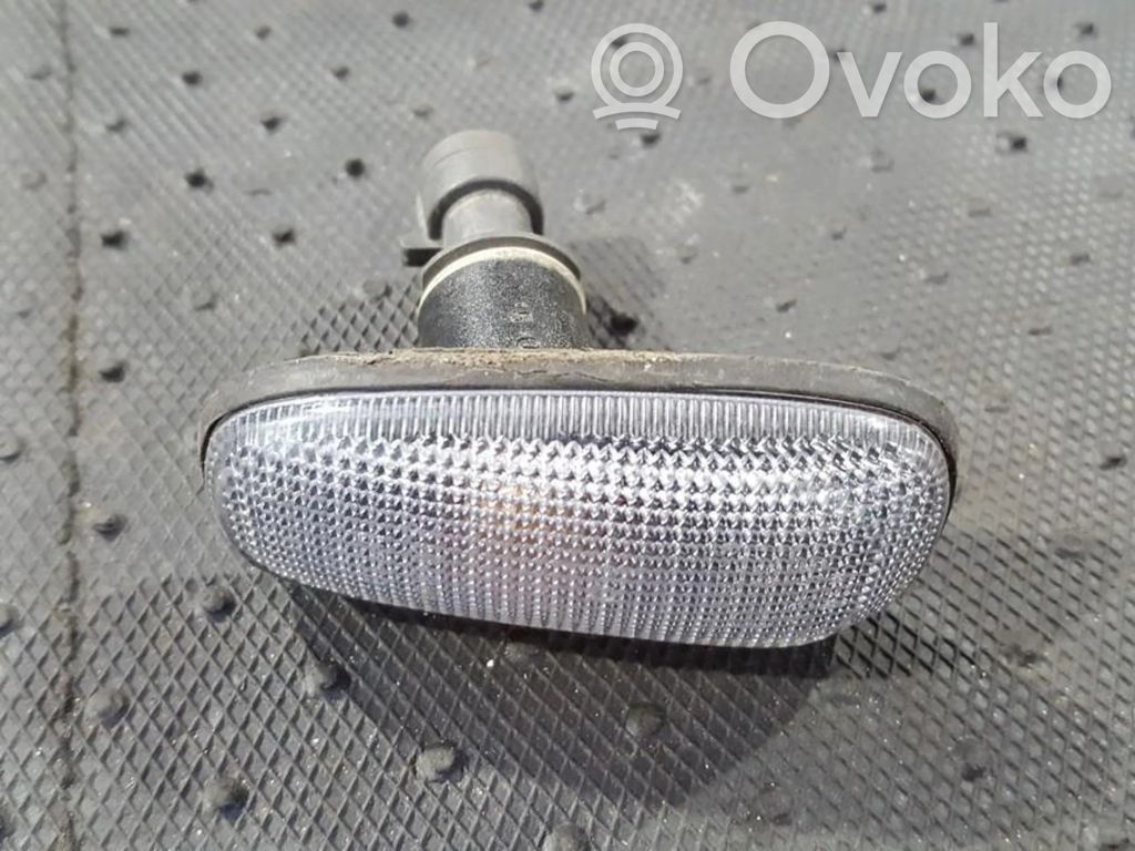 Opel Astra F Semnalizator bară față 