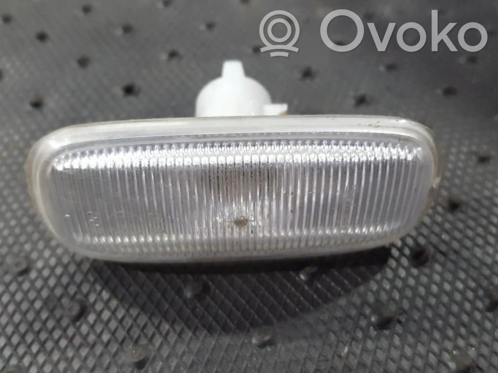 Audi A6 S6 C5 4B Semnalizator bară față 