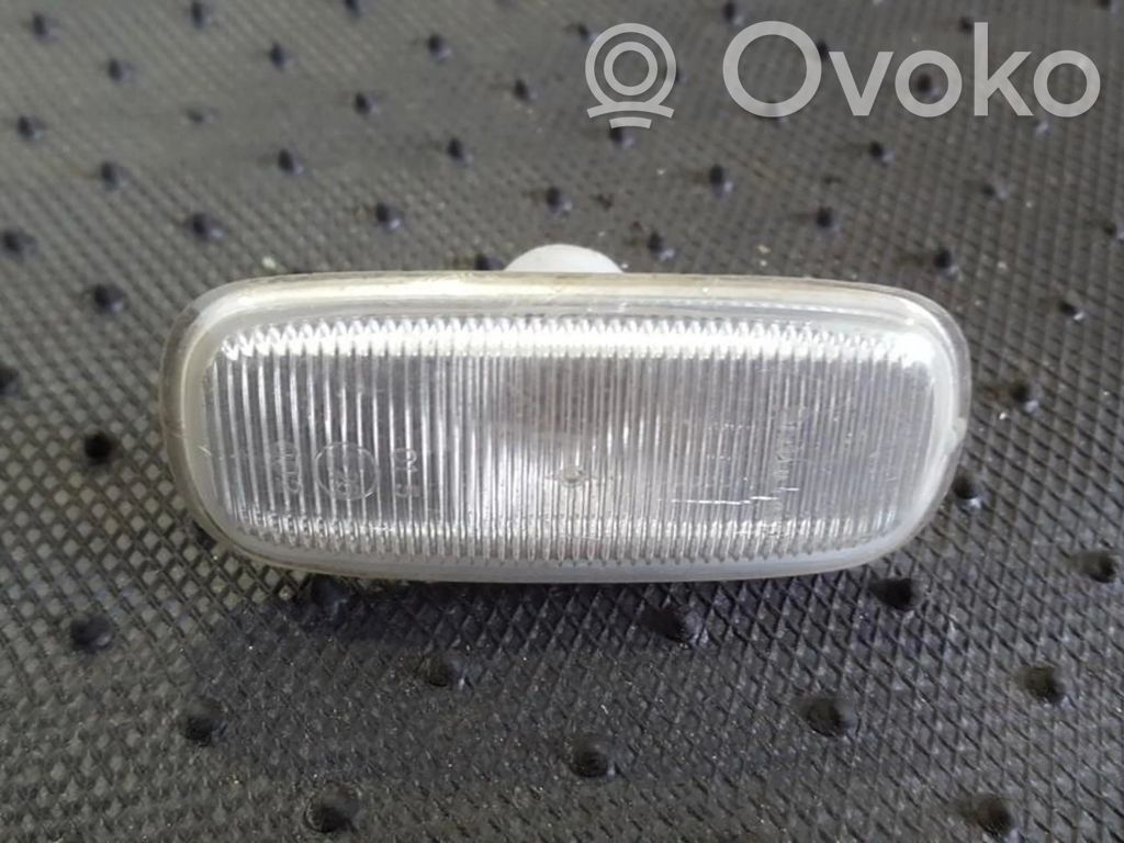 Audi A6 S6 C5 4B Semnalizator bară față 
