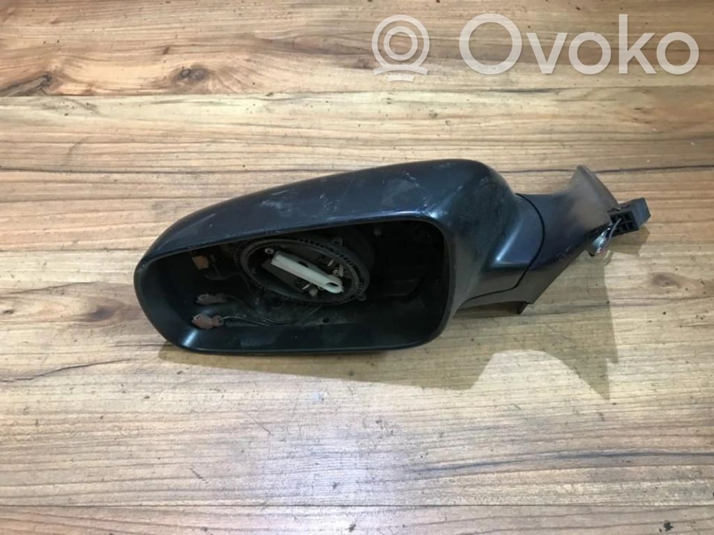 Audi A4 S4 B5 8D Etuoven sähköinen sivupeili 