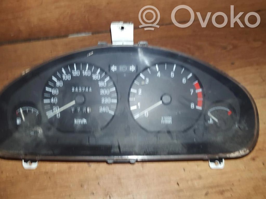 Mitsubishi Carisma Vitezometru (grup de instrumente) 