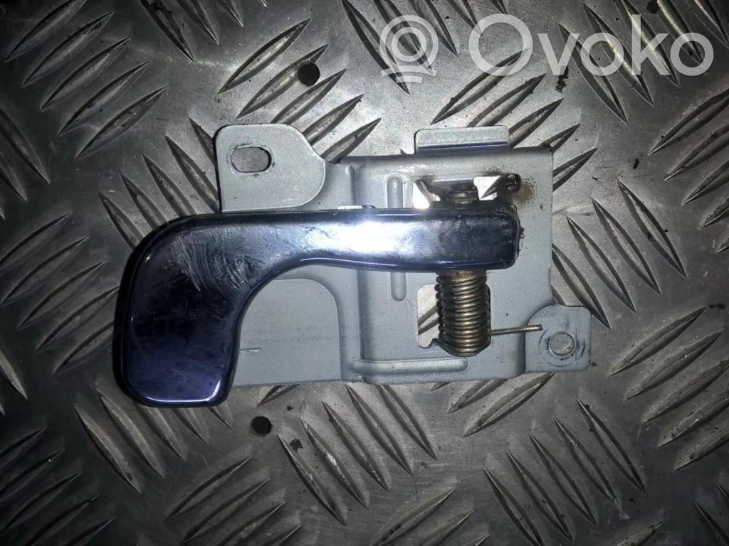 Manecilla interna puerta delantera