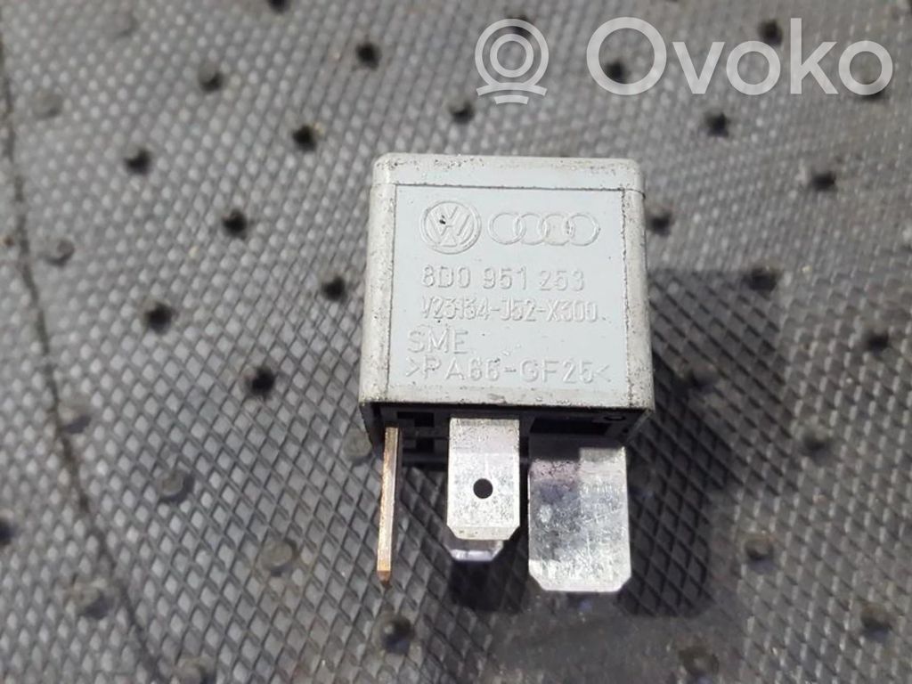 Otros relés   8D0951253,V23134J52X300,8D0951253,V23134J52X300