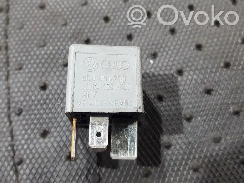 Altri relè   8D0951253,V23134J52X300,8D0951253,V23134J52X300