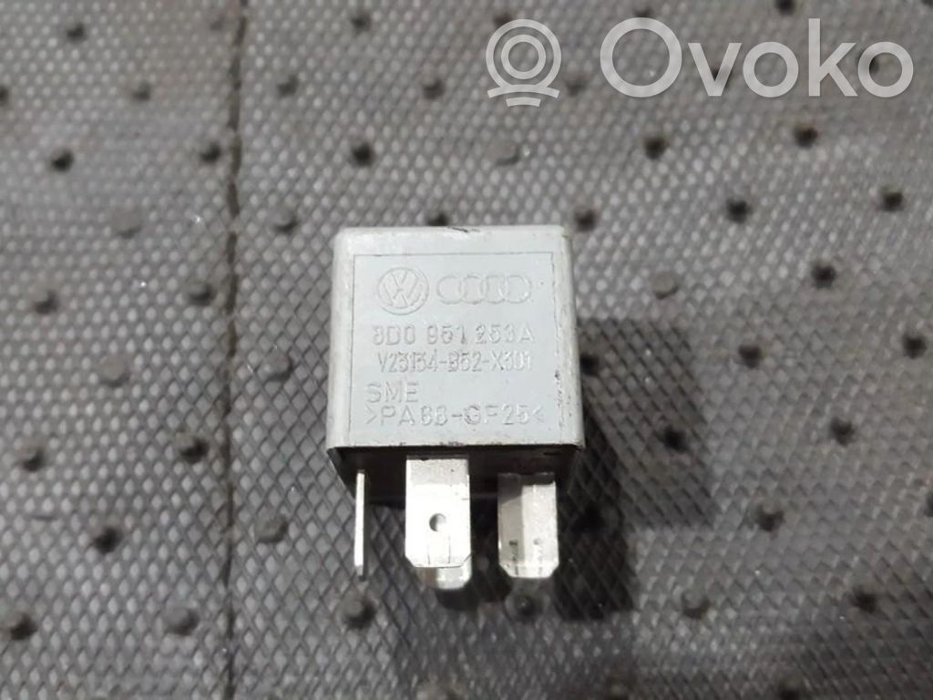 Alte relee   8D0951253A,V23134B52X301,8D0951253A,V23134B52X301
