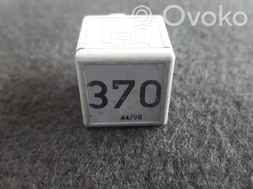 Autres relais   8D0951253,V23134J52X300,8D0951253,V23134J52X300