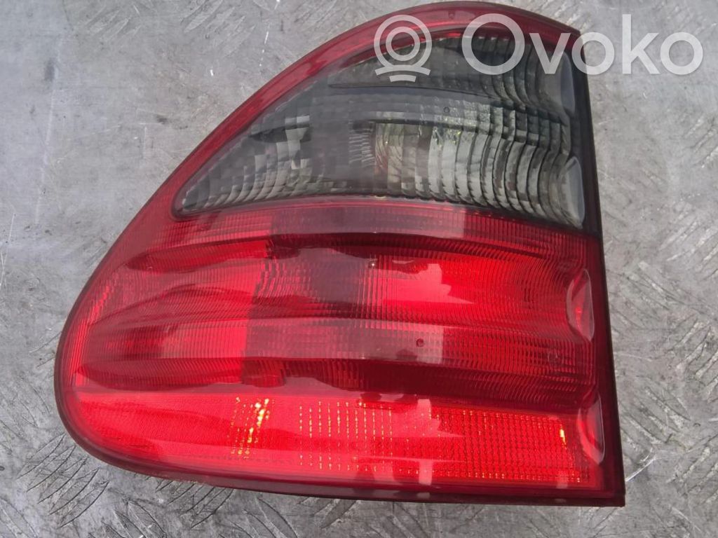 Mercedes-Benz E W210 Lampă spate în caroserie 