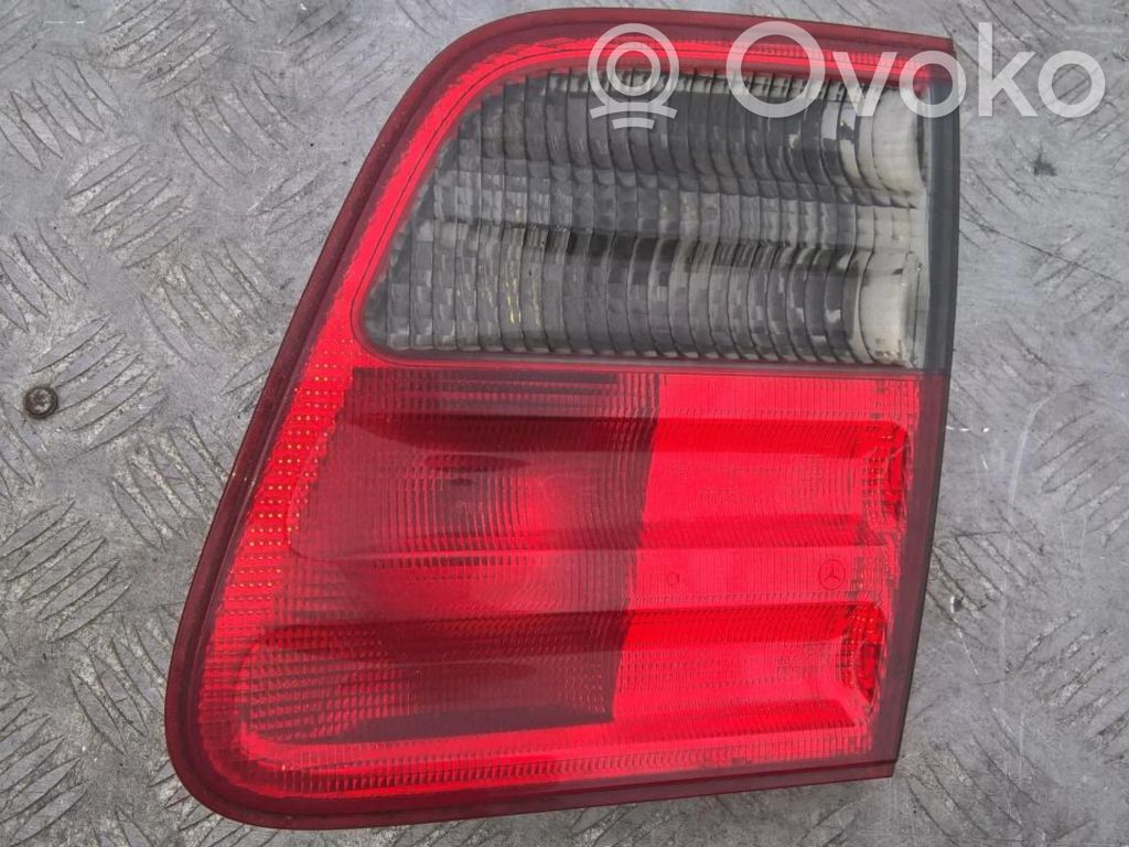 Lampy tylnej klapy bagażnika   A2108207664,3245325430,3245325430,A2108207664