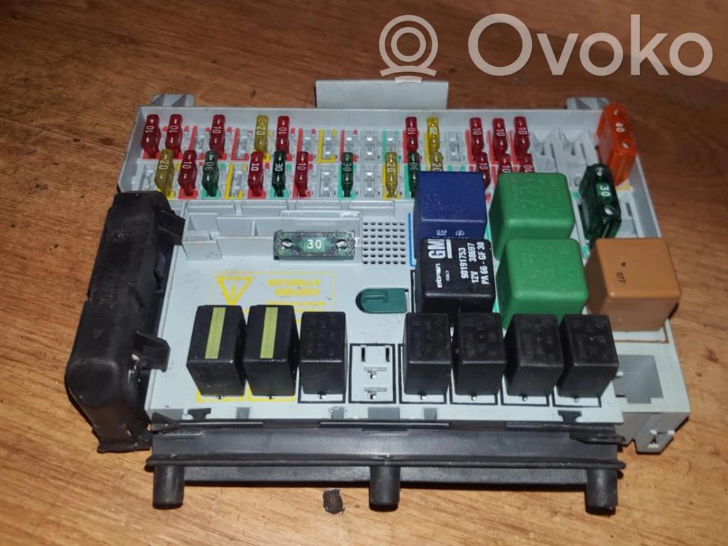 Opel Vectra B Set scatola dei fusibili 
