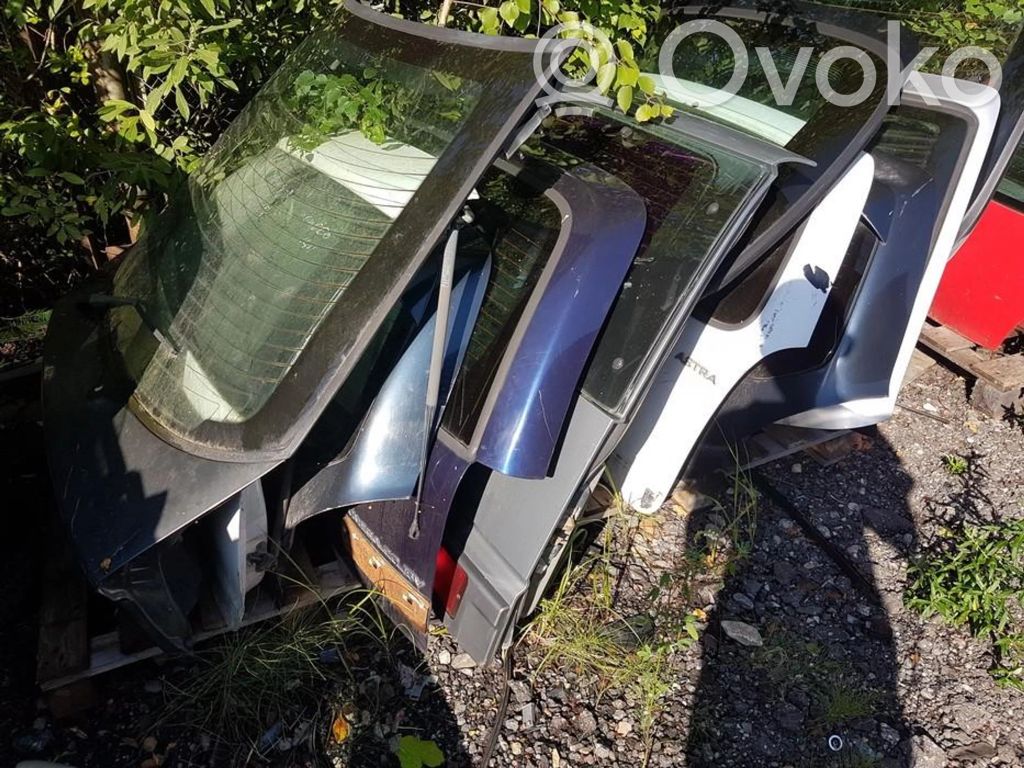 Opel Omega B1 Puerta del maletero/compartimento de carga 