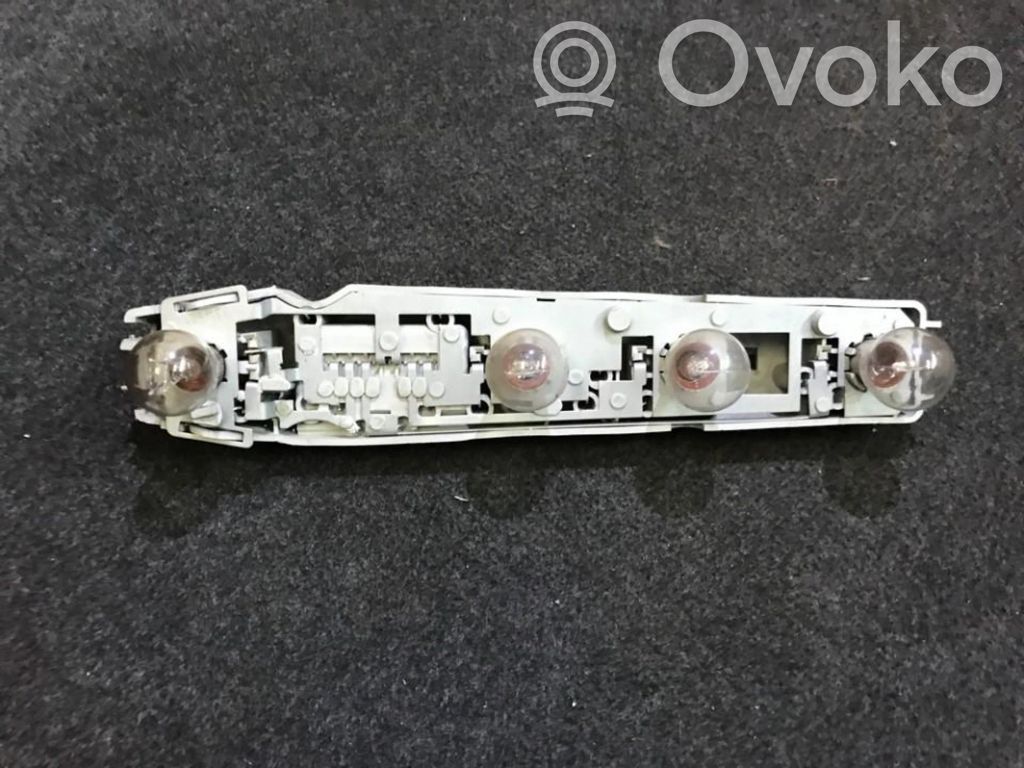 Ford Escort Takavalon polttimon suojan pidike 