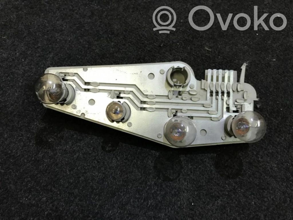 Ford Scorpio Takavalon polttimon suojan pidike 