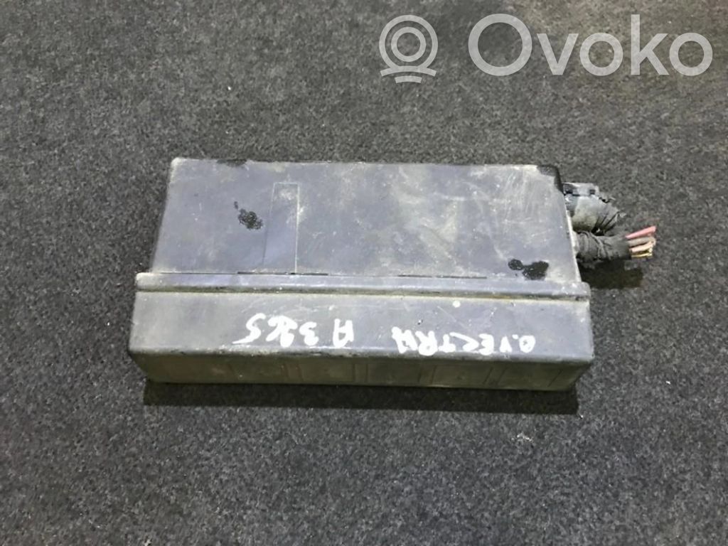 Opel Vectra B Skrzynka bezpieczników / Komplet 