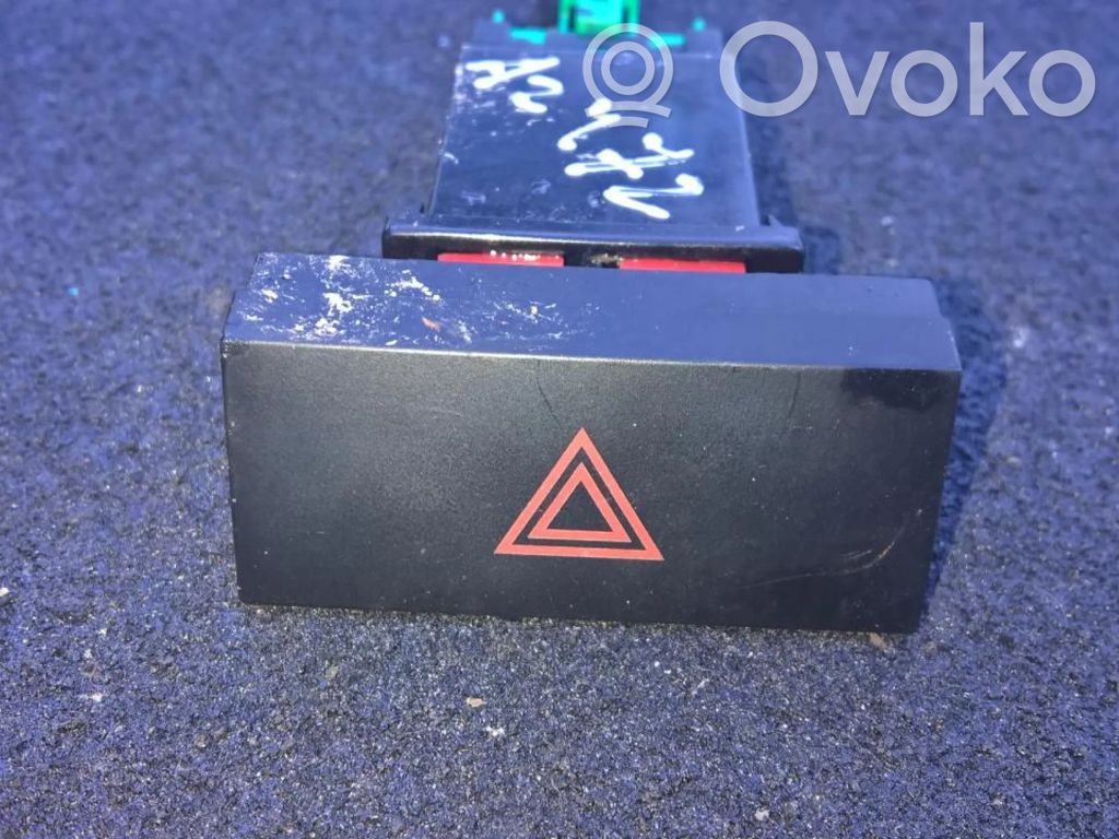 Botón interruptor de luz de peligro   937902C002,937902C002
