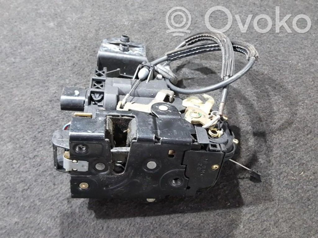 Volkswagen PASSAT B5 Etuoven lukko
