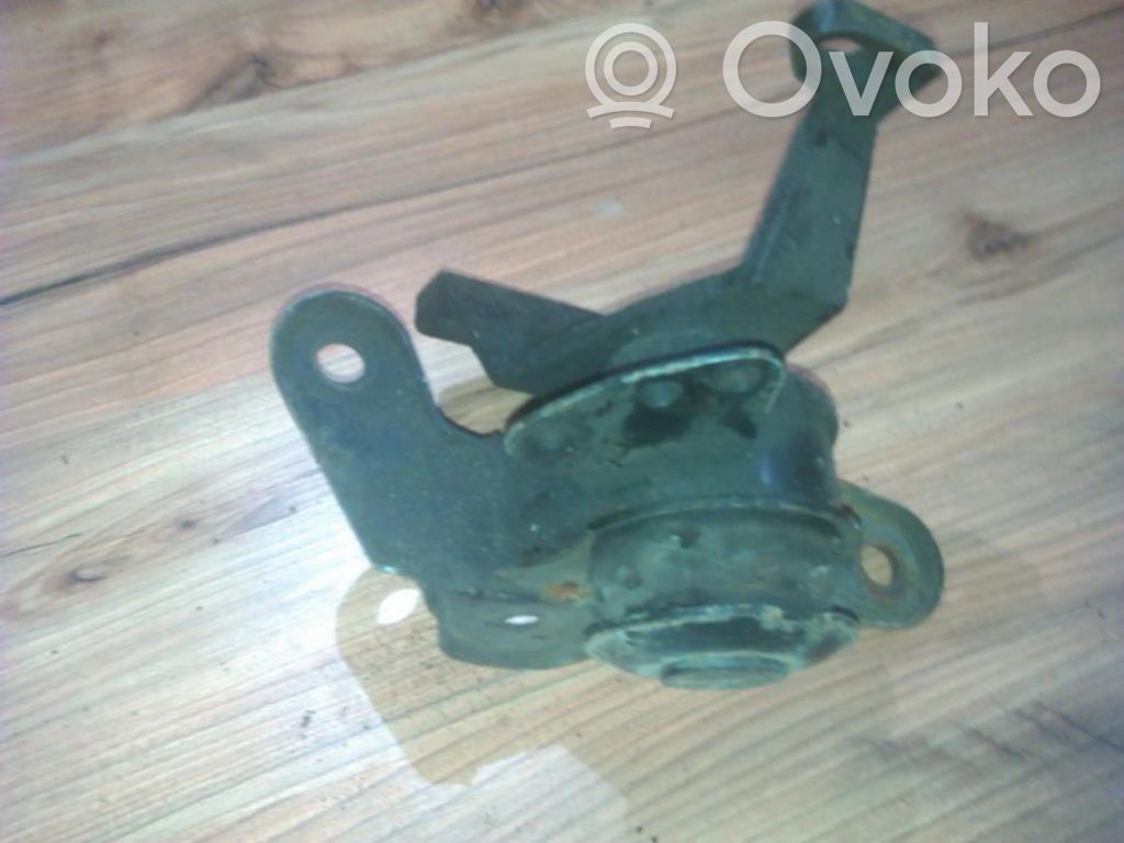 Engine mount bracket