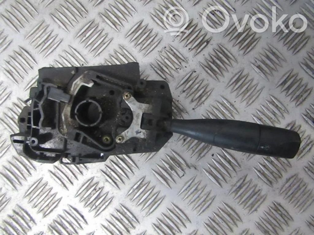 Mazda 626 Pagrieziena signālu / lukturu sviria 