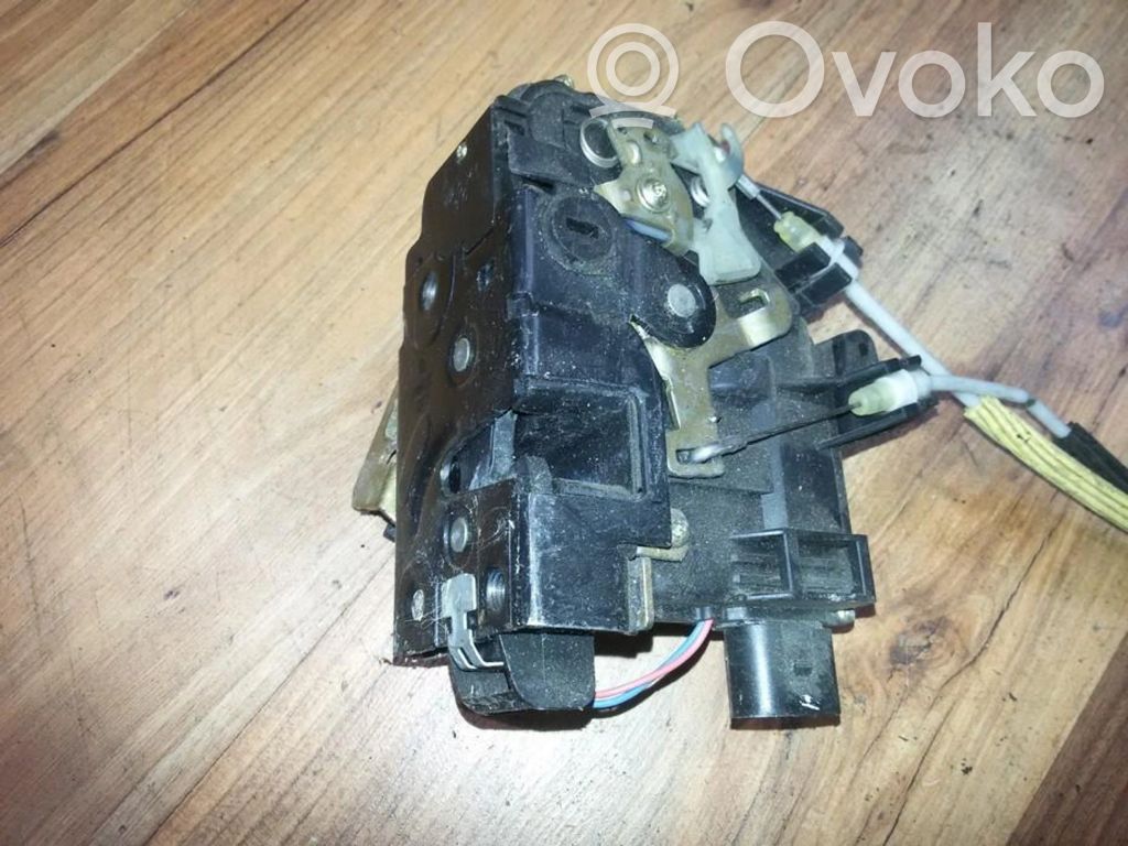 Cerradura de puerta trasera