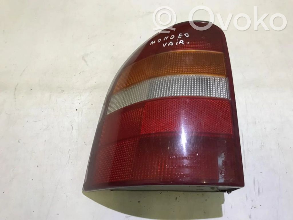Ford Mondeo MK II Feux arrière / postérieurs