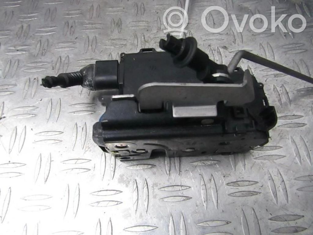 Audi A4 S4 B6 8E 8H Etuoven lukko 