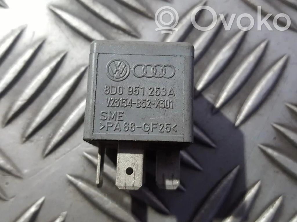 Alte relee   8D0951253A,V23134B52X301,8D0951253A,V23134B52X301,V23134B52X301