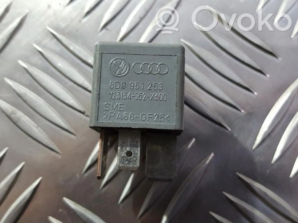 Otros relés   8D0951253,V23134J52X300,8D0951253,V23134J52X300,V23134J52X300