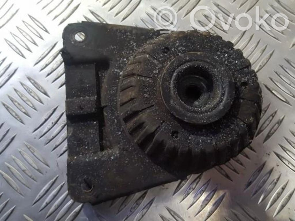 Ford Mondeo Mk III Mocowanie sprężyny amortyzatora 