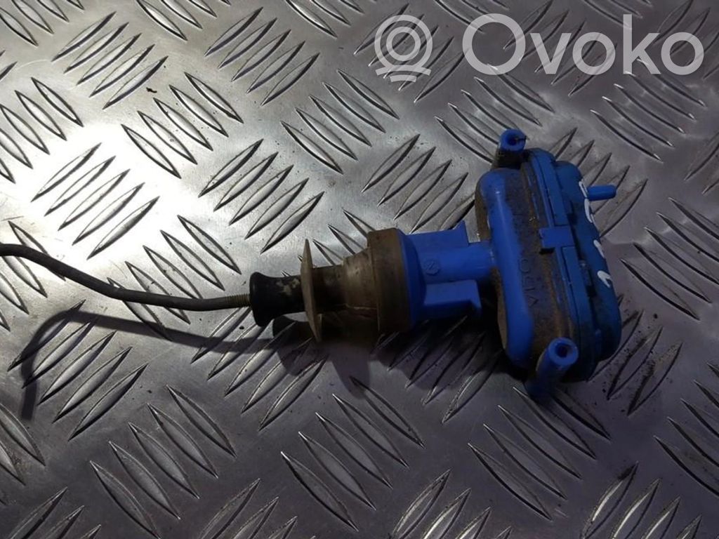 Audi 80 90 B3 Pompă vacuum închidere centralizată 