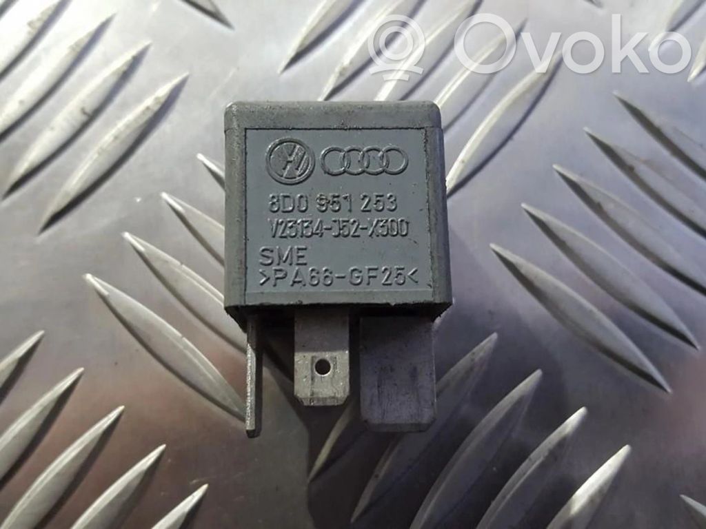 Altri relè   8D0951253,V23134J52X300,8D0951253,V23134J52X300,V23134J52X300