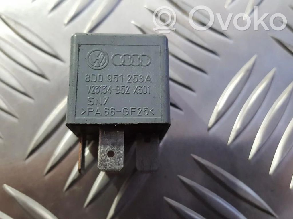 Altri relè   8D0951253A,V23134B52X301,8D0951253A,V23134B52X301,V23134B52X301