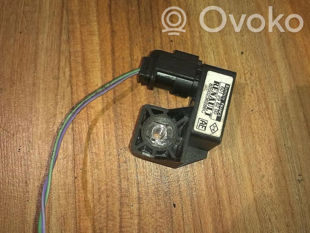 Sensor impacto/accidente para activar Airbag   601298200,8200236286C,601298200,8200236286C