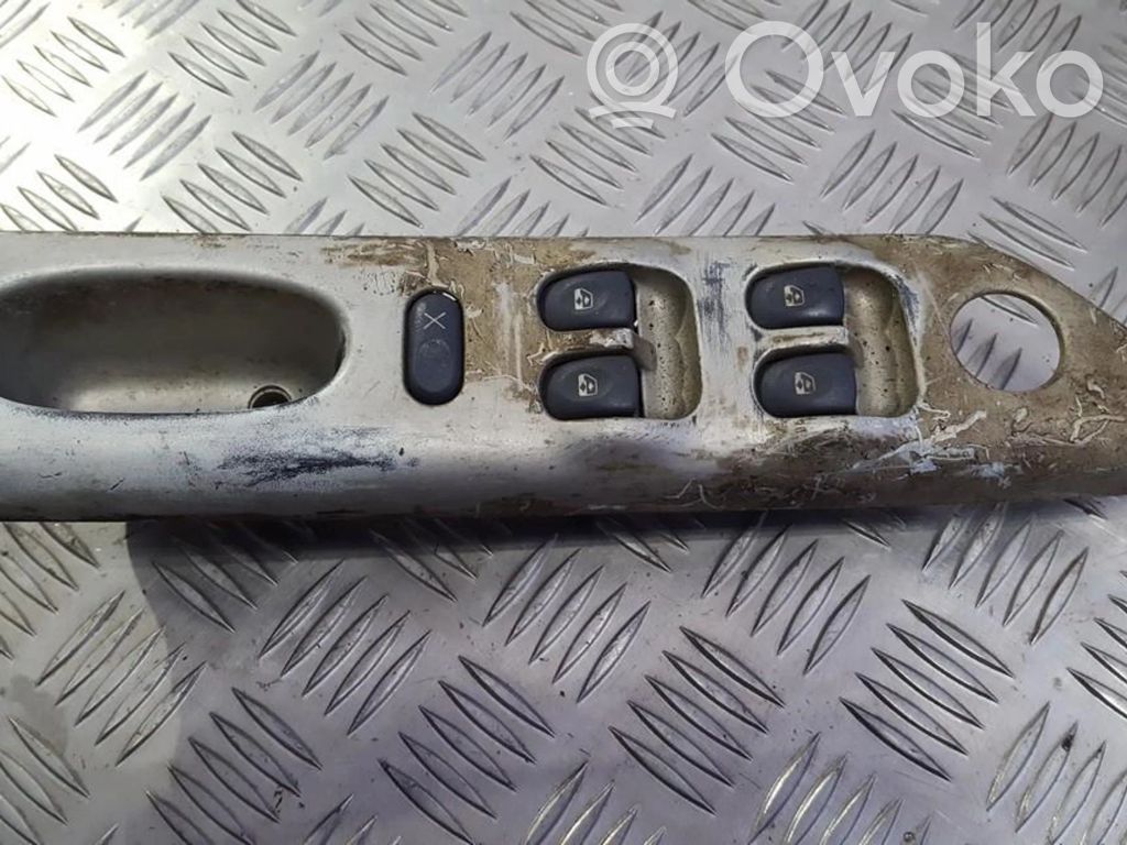 Renault Espace III Moldura del interruptor de la ventana de la puerta delantera 