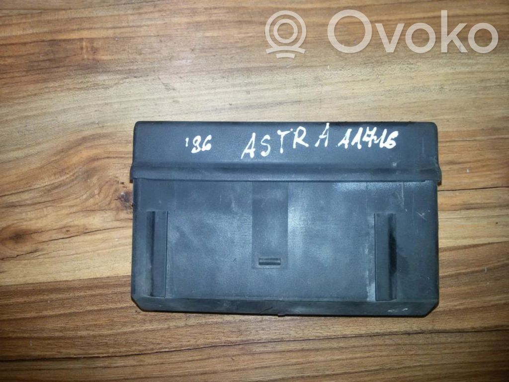 Opel Astra F Skrzynka bezpieczników / Komplet 